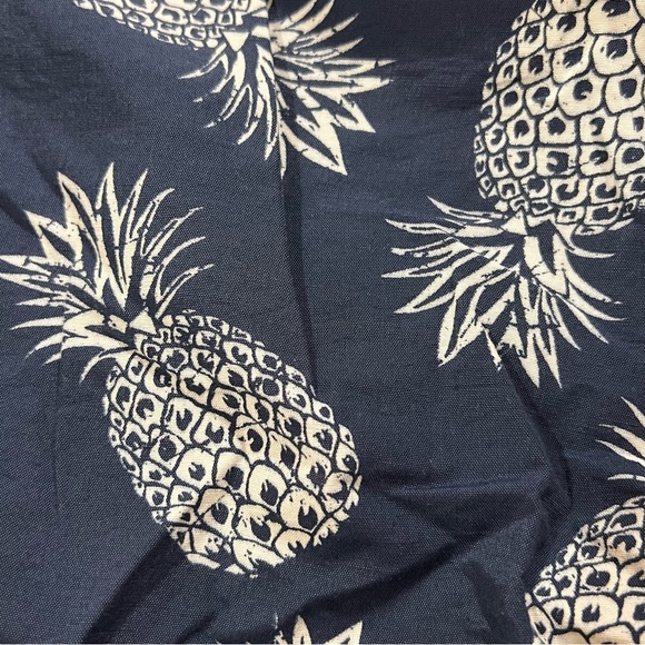 Men’s Old Navy Pineapple Swim Trunks - Picture 3 of 5